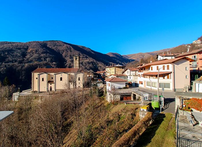 Casa con 8 locali in vendita in Via agli Ostani, San Bartolomeo Val Cavargna