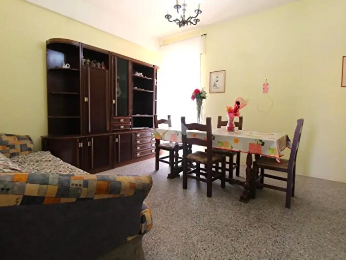 Appartamento trilocale in vendita in Via La Volta, Villa San Giovanni