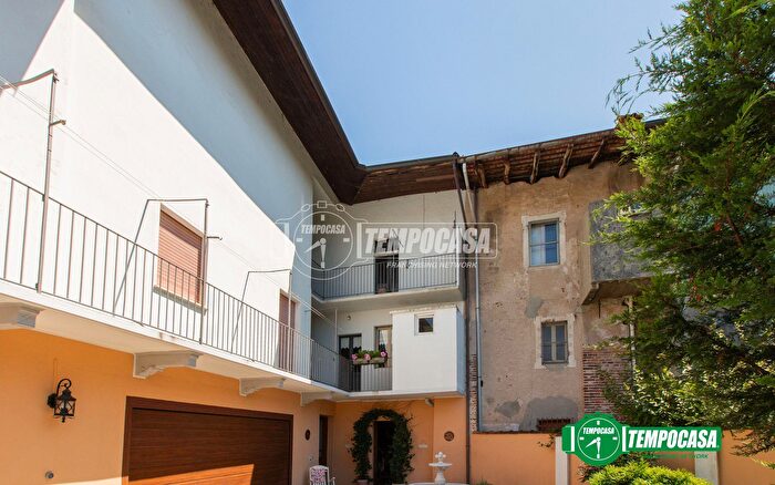 Appartamento con 5 locali in vendita in Via Andrea Silva, Momo