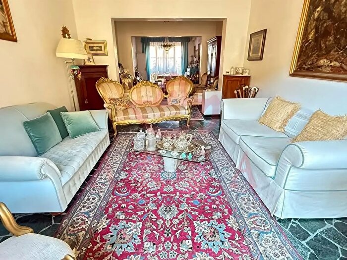 Appartamento con 6 locali in vendita in Via Bovio, Firenze