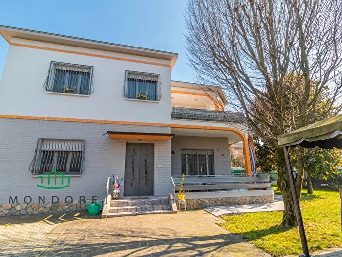 Casa con 7 locali in vendita in Via Circondaria Est, SantAgata Bolognese