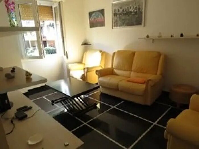 Appartamento trilocale in affitto in Via Carlo Antonio Tavella, Genova