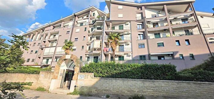 Appartamento trilocale in vendita in Via Tedeschi, Caserta