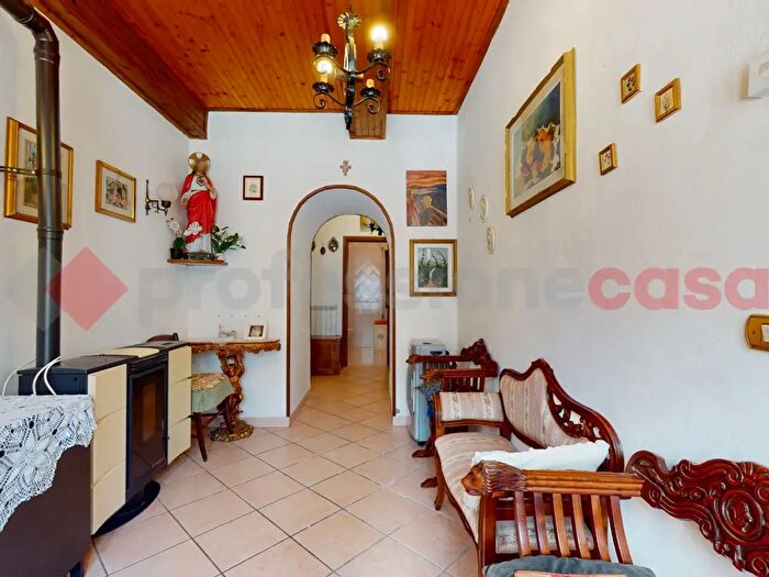 Appartamento con 5 locali in vendita in Via Vittorio Emanuele Gorfigliano, Minucciano