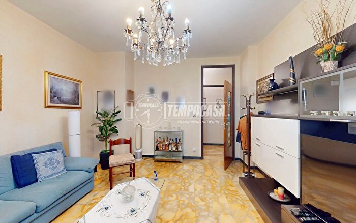 Appartamento con 5 locali in vendita in Via Ernesto Lugaro, Torino