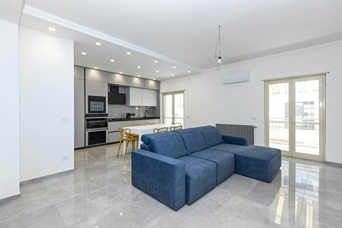 Appartamento trilocale in vendita in Via Caio Duilio, Furci Siculo