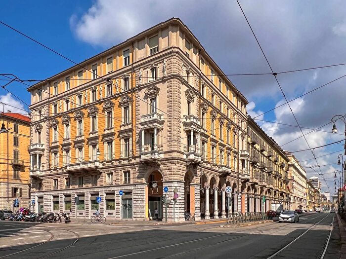 Appartamento con 5 locali in vendita in Via Sacchi, Torino