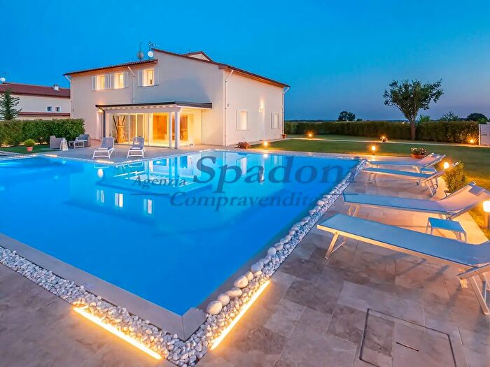 Casa con 10 locali in vendita in Monsummano Terme