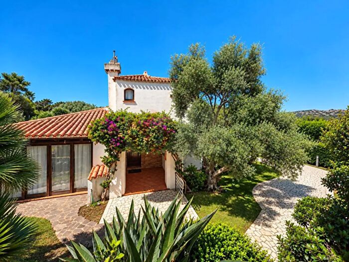 Casa con 7 locali in vendita in Via Anglona, Stintino