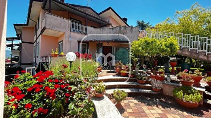 Casa con 6 locali in vendita in Via col di Tenda, San Cesareo