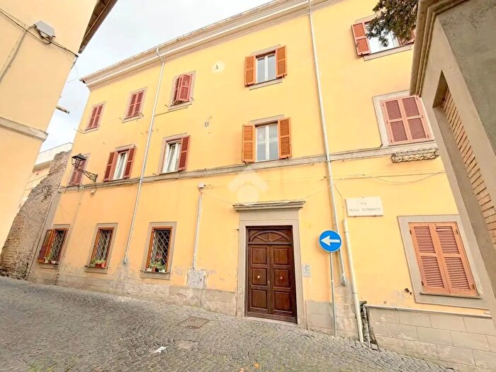 Appartamento trilocale in vendita in Via delle Stimmate, Velletri