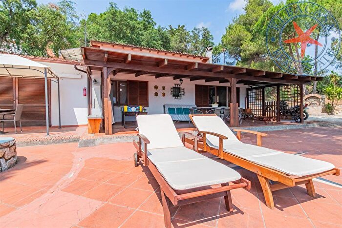 Casa con 10 locali in vendita in Via Naregno, Capoliveri