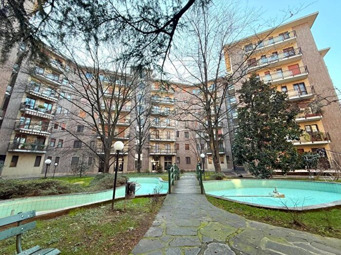 Appartamento trilocale in vendita in Via Pordenone, Milano