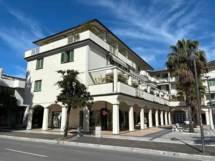 Appartamento trilocale in vendita in Via San Leonardo, Massa