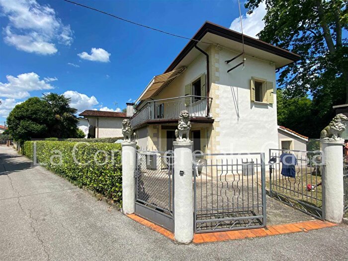 Casa con 5 locali in vendita in Treviso