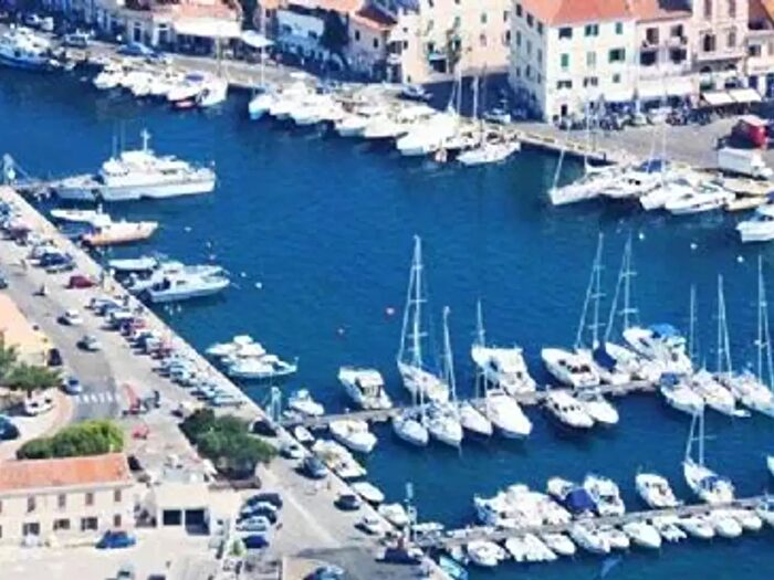 Appartamento con 5 locali in vendita in La Maddalena