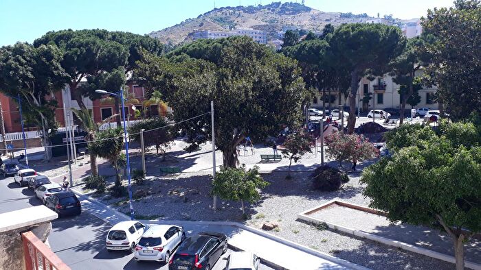 Appartamento quadrilocale in vendita in Via Italia, Reggio Calabria
