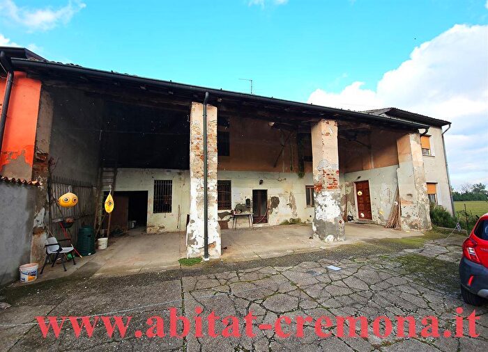 Casa quadrilocale in vendita in Via Porto, Seniga