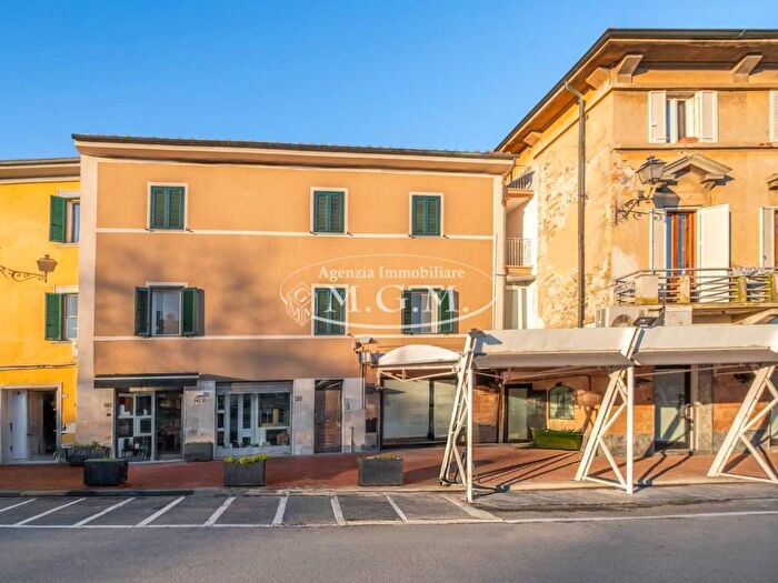 Appartamento con 5 locali in vendita in Largo Roma, Centro, Bientina