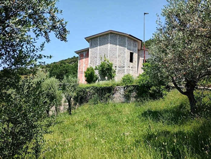 Casa con 6 locali in vendita in Via ZingarelliColfelice, Colfelice