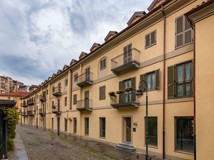 Appartamento trilocale in affitto in Via Bernardino Lanino, Aurora, Torino