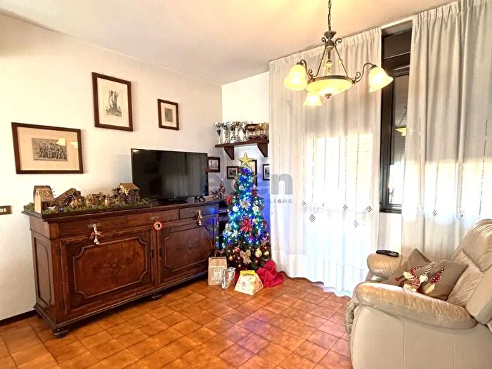 Appartamento quadrilocale in vendita in Strada di Saliceto Panaro, Modena