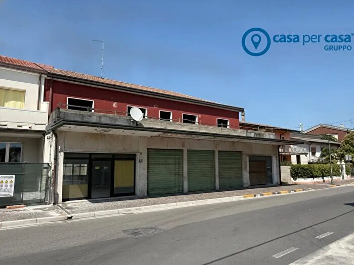 Appartamento quadrilocale in vendita in Via Zara, Porto Viro