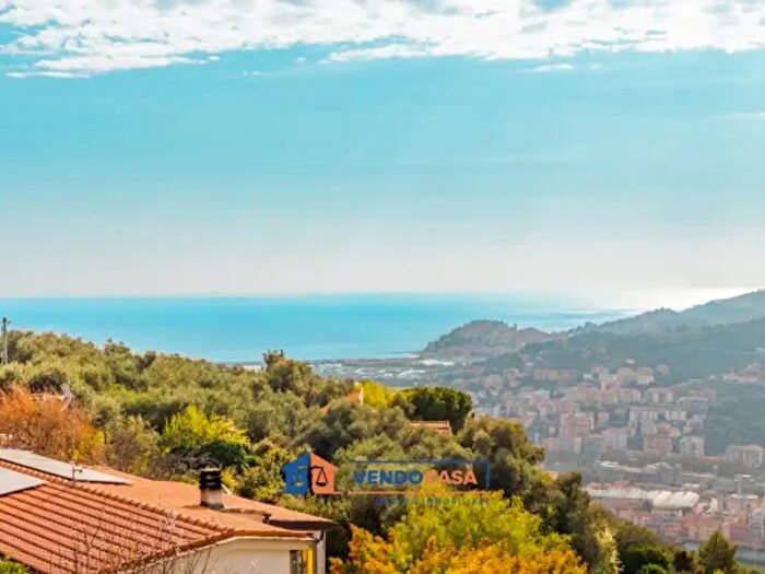 Casa quadrilocale in vendita in Via Molino dei Giusi, Imperia