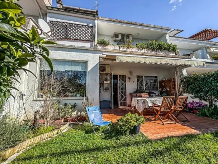 Casa quadrilocale in vendita in Via Domenico Morelli, Roma