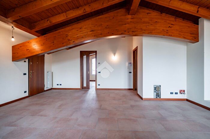 Appartamento bilocale in vendita in Via Provinciale, Dolzago