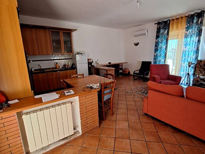 Appartamento trilocale in affitto in Via Vicinale Reggente, Camaldoli, Napoli