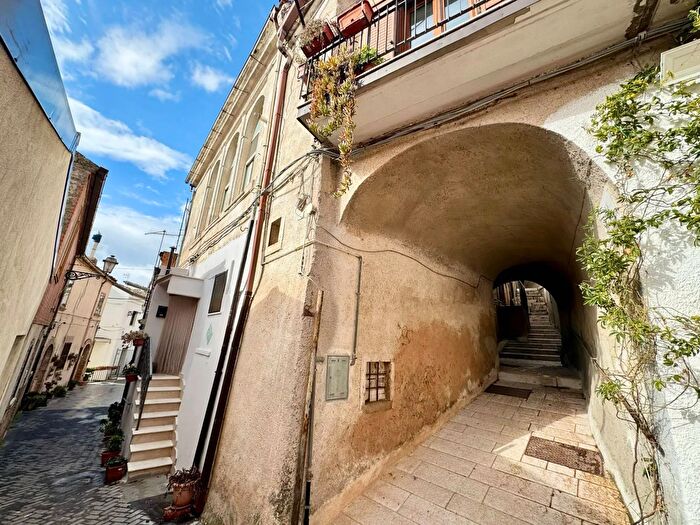 Casa con 6 locali in vendita in Via Giovanni Boccaccio, Motta Montecorvino