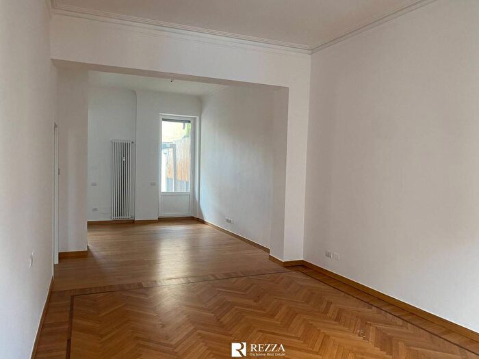 Appartamento quadrilocale in affitto in Piazza Santa Maria Beltrade, Duomo, Milano