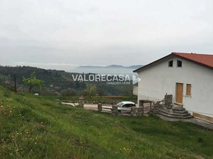 Casa con 8 locali in vendita in Fosdinovo