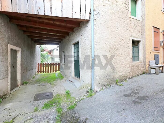 Appartamento con 6 locali in vendita in Piazza Cimbri, Roana