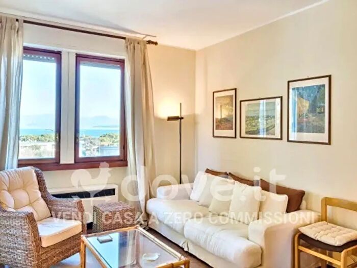 Appartamento trilocale in vendita in Via B Vighenzi, Desenzano Del Garda