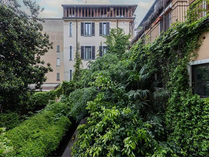 Appartamento quadrilocale in affitto in Via Caretto, Centrale, Milano