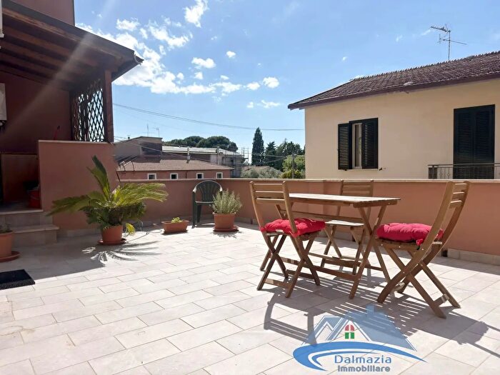 Appartamento con 5 locali in vendita in Via Luigi Pasteur, Terni