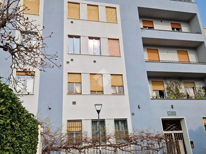 Appartamento trilocale in affitto in Via Antonio Curti, Milano