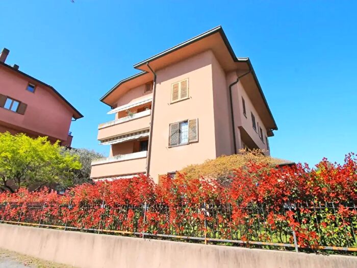 Appartamento trilocale in vendita in Via Mazzini, Mariano Comense