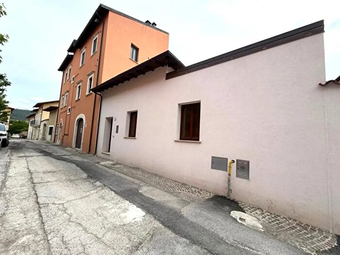Appartamento trilocale in vendita in Via Branconi, LAquila