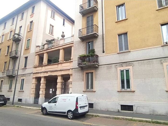 Appartamento trilocale in affitto in Viale Tibaldi, Corso San Gottardo, Milano