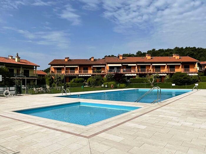 Appartamento trilocale in affitto in Via Borgo Alto, Castello, Puegnago sul Garda