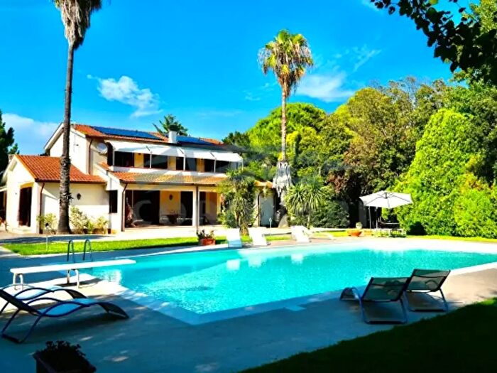 Casa con 6 locali in affitto in Via Piemonte, Capalbio