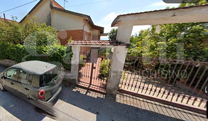 Casa con 9 locali in vendita in Via Michele La Torre, Eboli