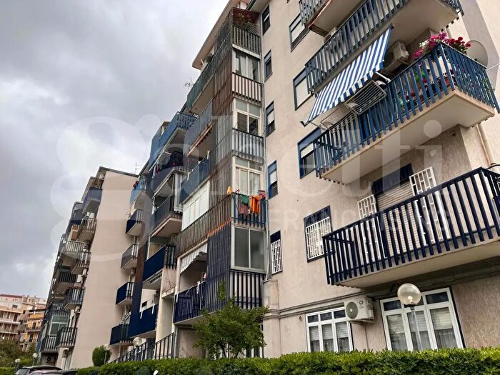 Appartamento trilocale in vendita in Via Fratelli Bandiera, Gravina Di Catania