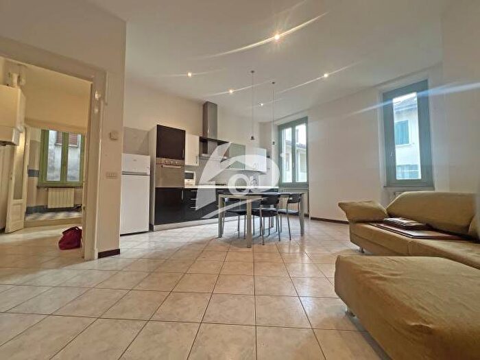 Appartamento trilocale in affitto in via Garibaldi, Laveno, LavenoMombello