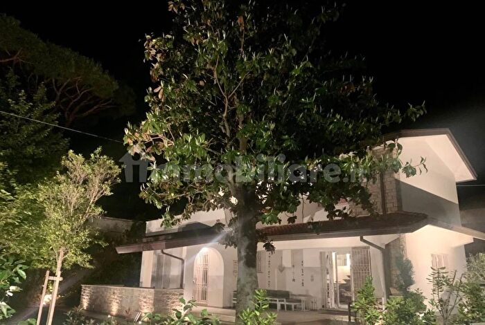 Casa con 5 locali in vendita in Via Ammiraglio Morin a, Forte Dei Marmi