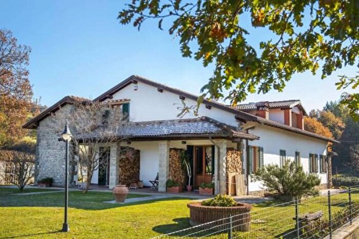 Casa con 6 locali in vendita in Località San Donato, Pratovecchio Stia