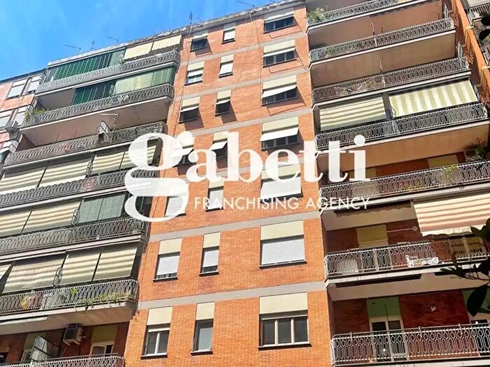Appartamento trilocale in vendita in Via Arcinazzo Romano, Roma
